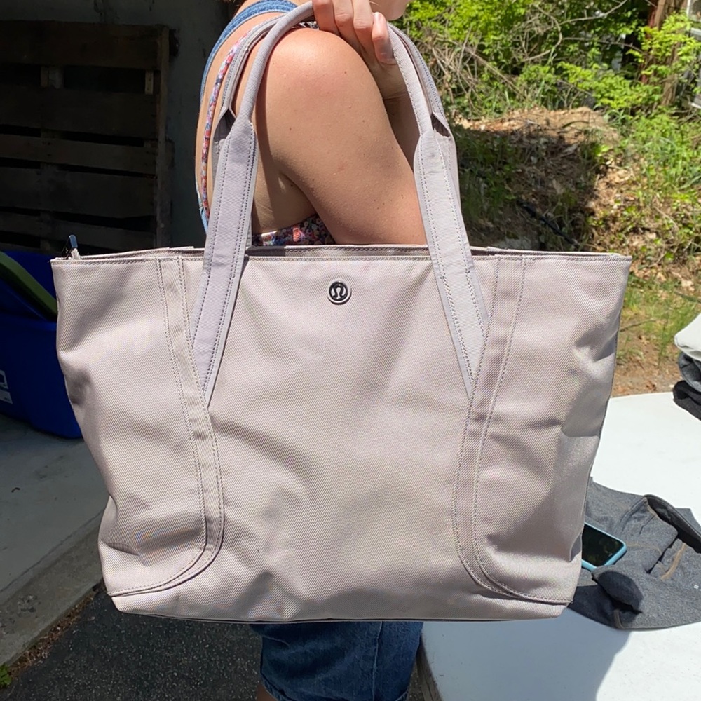 Lululemon bag!